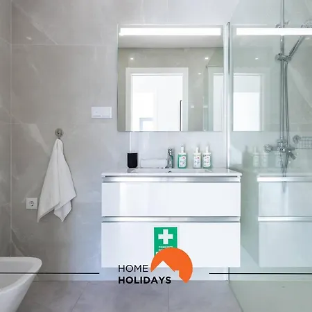 #192 Crystal By Holidays Apartment *