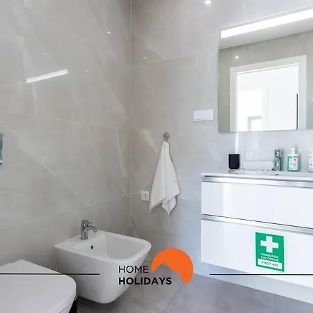 #192 Crystal By Holidays Apartment